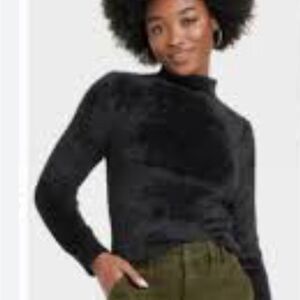 New with tags/ Super Soft long haired sweater! Super comfy